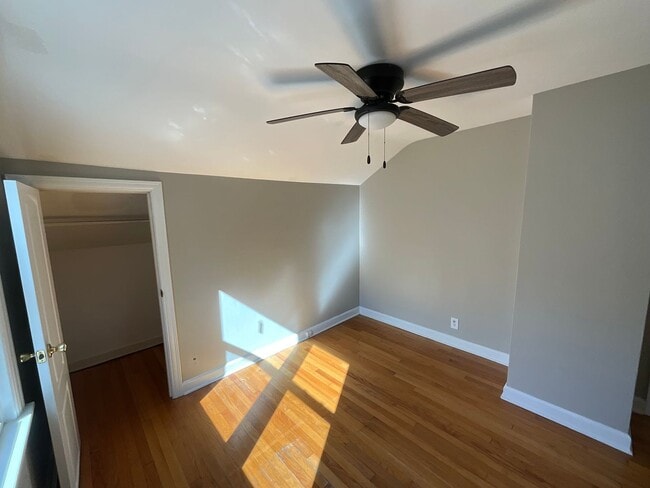 Building Photo - Charming 3-Bedroom Home in Whitefish Bay -...