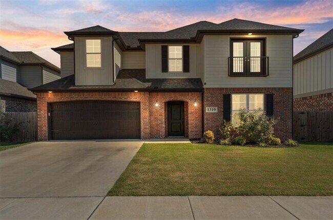 Primary Photo - 1319 Park St