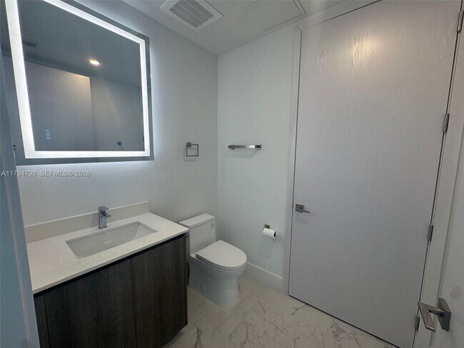 Building Photo - 17550 Collins Ave