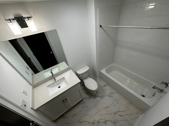 Building Photo - 519 Burton Dr