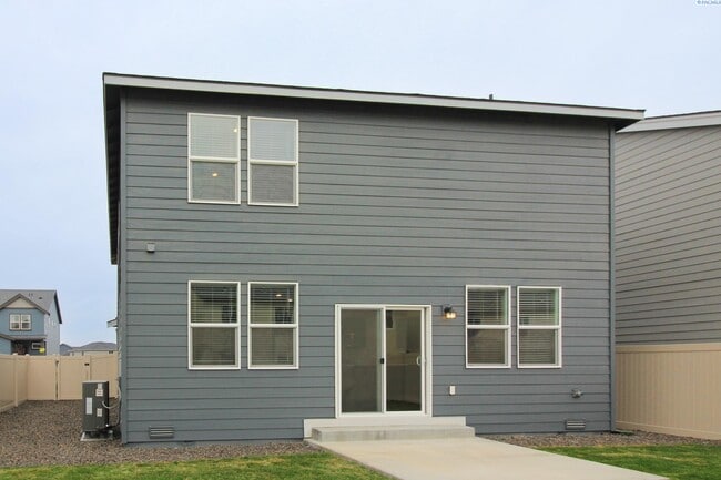 Building Photo - Newer Construction! 4 Bed/2.5 Bath Home