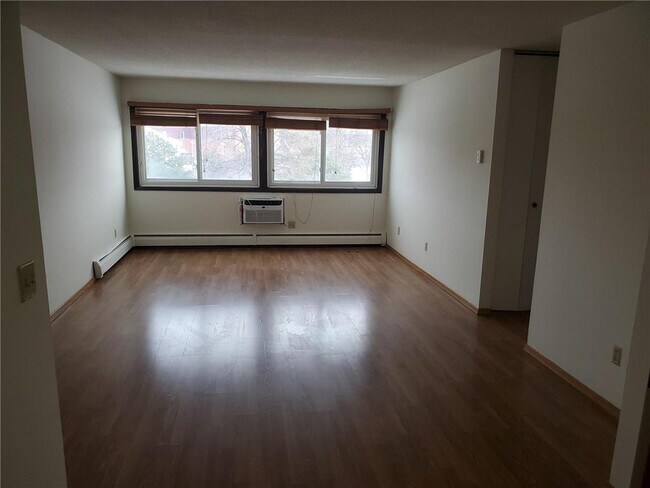 Building Photo - 2616 Harriet Ave