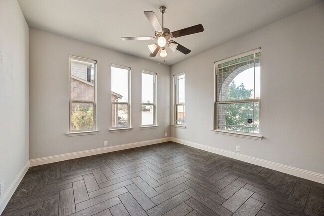 Building Photo - Charming 4-Bedroom plus office Home in Kreymer Estates