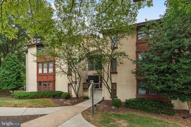Building Photo - 9651 White Acre Rd