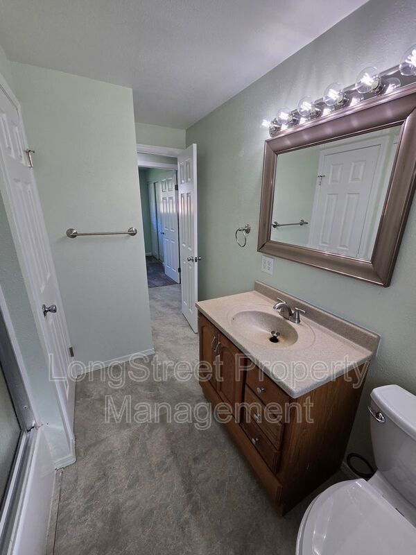 Building Photo - 3230 NE Canterbury Cir