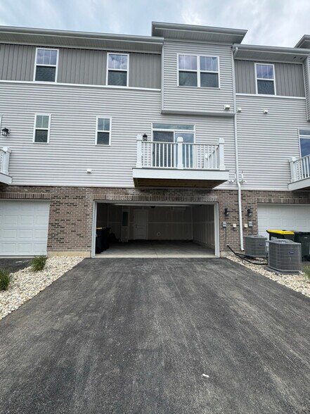 Building Photo - 1490 Blaine St