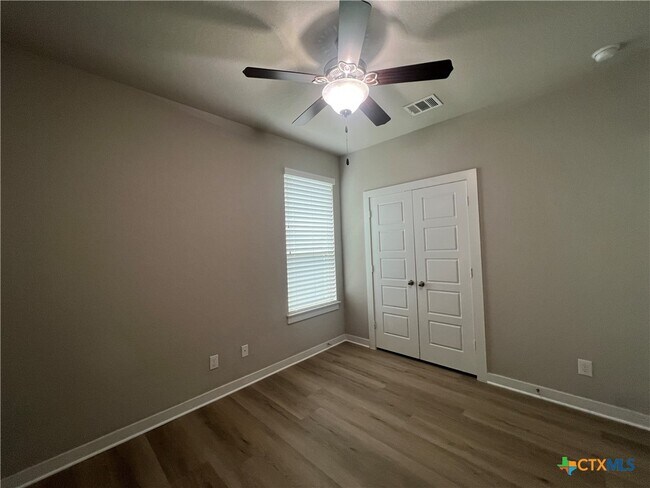 Building Photo - 1119 Creekside Orchard