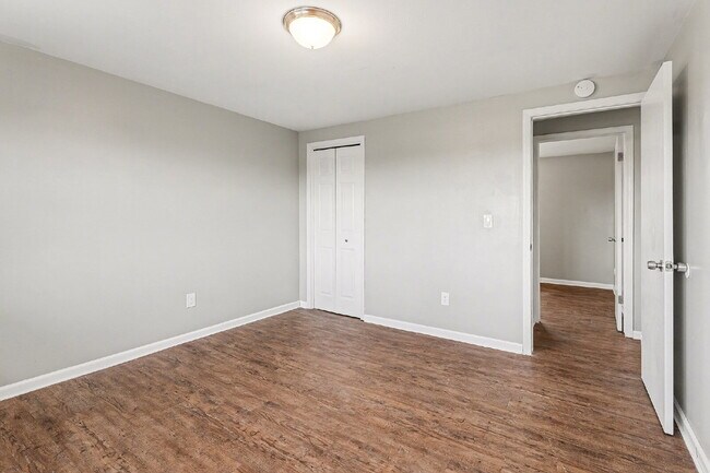 Building Photo - 2 Bedroom Newly Updated Apartment Rental - $950.Month