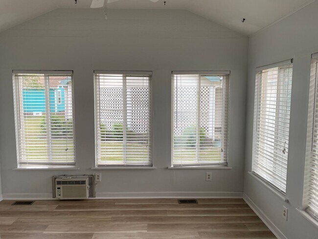 Building Photo - 2 Bedroom 2 Bath  with Flex Room, located in Saltaire Village