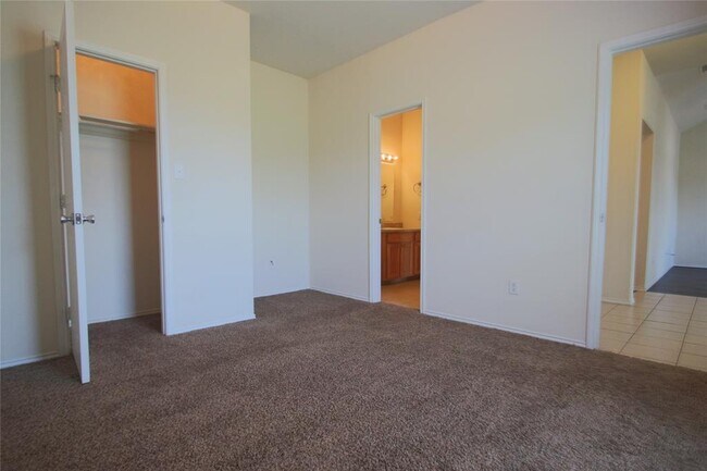 Building Photo - 128 Lindas Creek Ln