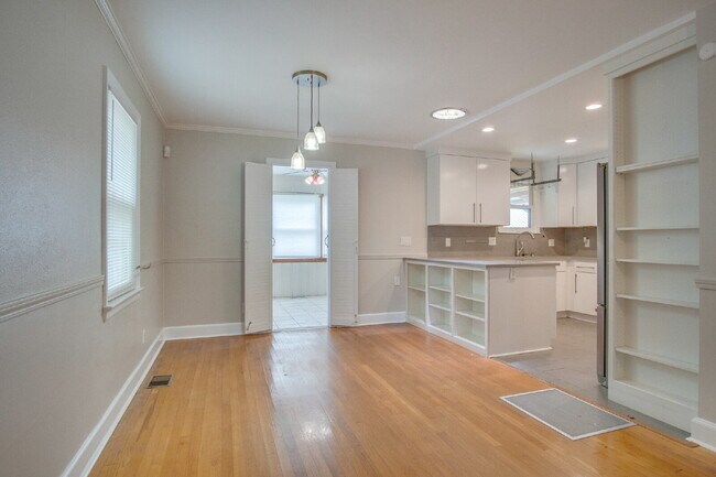 Building Photo - East Pensacola 4BR Home with Loft, Sunroom, Hardwood Floors & Updated Kitchen