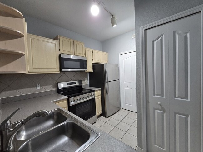 Building Photo - Great 2 Bed 1 Bath Ground floor condo in Legacy Dunes Kissimmee, FL $1599
