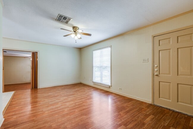 Building Photo - 322 Byrnes Dr