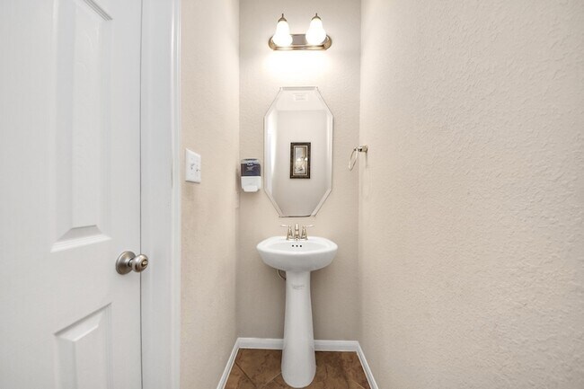 Building Photo - 5038 Gold Haven Dr