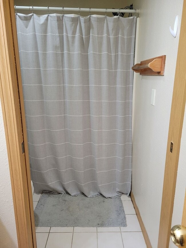 Building Photo - 5 Bedroom Duplex Unit