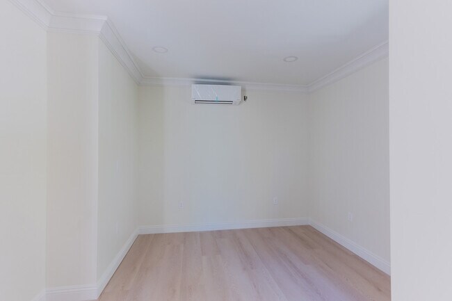 Building Photo - 130 S Harper Ave