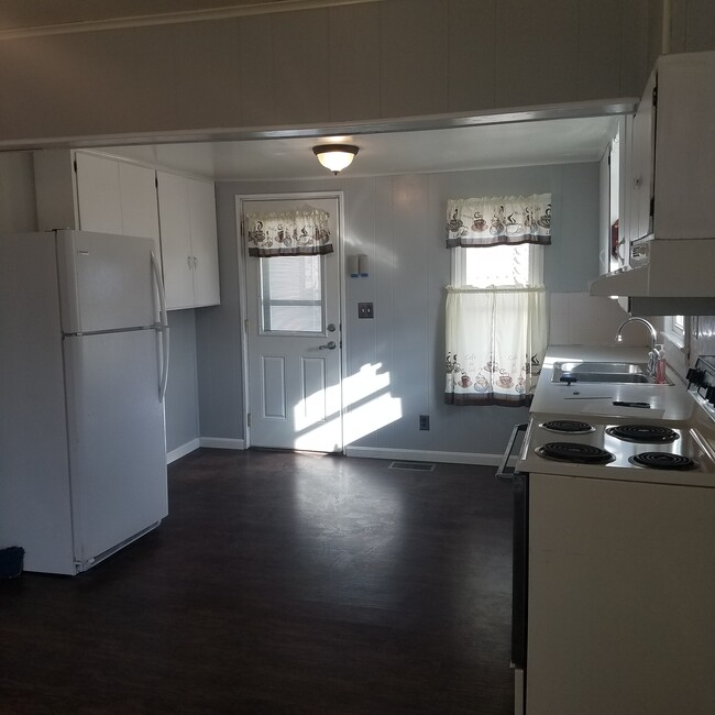 Kitchen entryway - 1201 E Walnut St