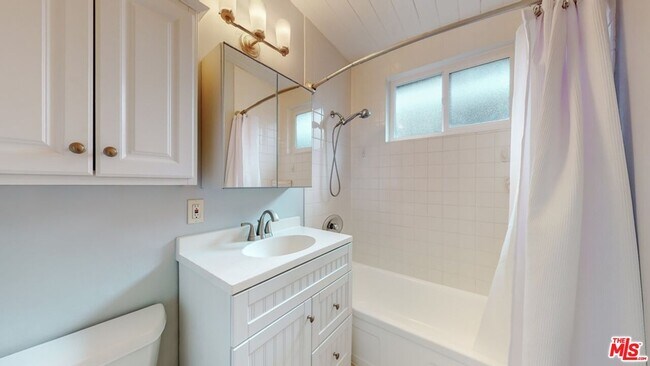 Building Photo - 10333 Santa Monica Blvd