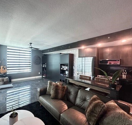 Building Photo - 1900 N Bayshore Dr