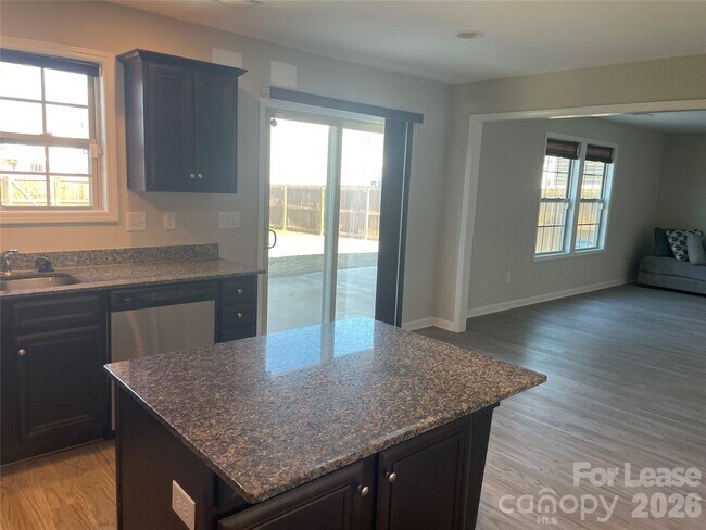 Building Photo - 2909 Old Field Rd