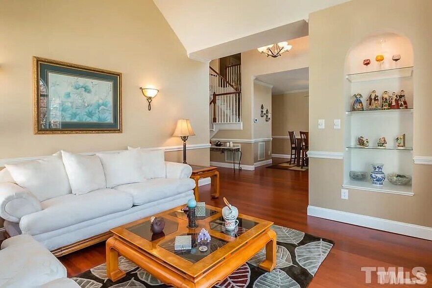 Building Photo - 102 Poplar Knoll Ct