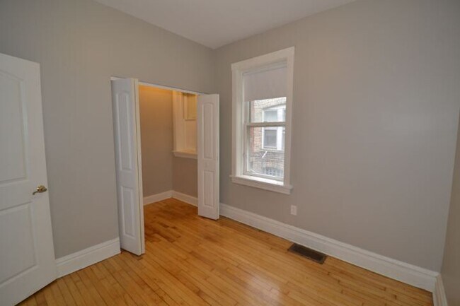 Building Photo - 4713 N Albany Ave
