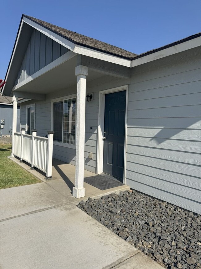 Building Photo - Orchard Terrace Umatilla