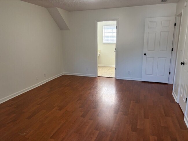 Building Photo - Murfreesboro-Cason Ln area 3BR/2BA+ Garage