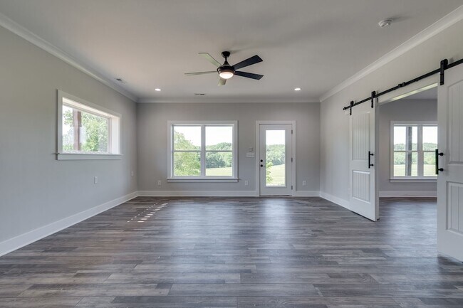 Building Photo - 37 Lakeview Dr