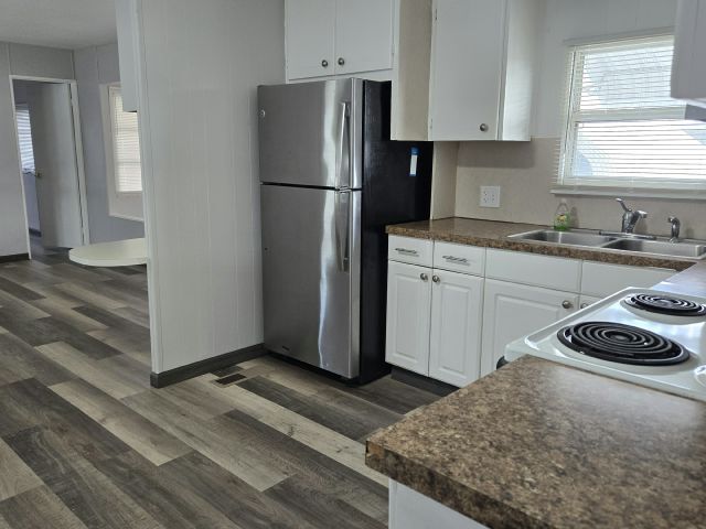 Building Photo - 204 48th Ave W