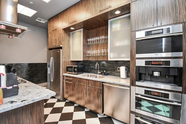 Building Photo - 1600 Post Oak Blvd