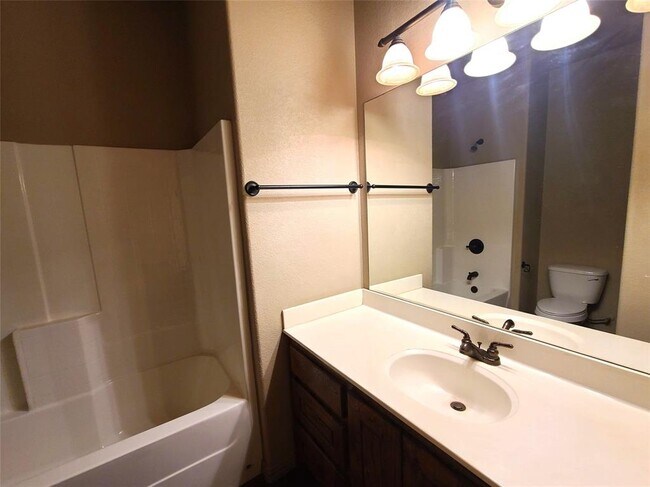 Building Photo - 1110 Avendale Dr