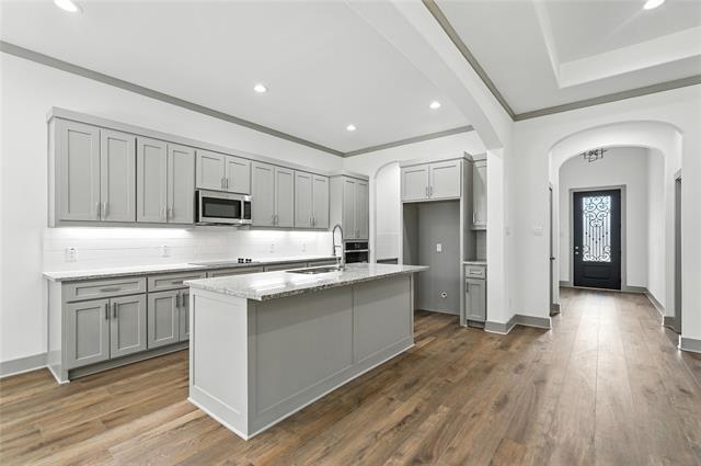 Building Photo - 716 Oak Creek Dr