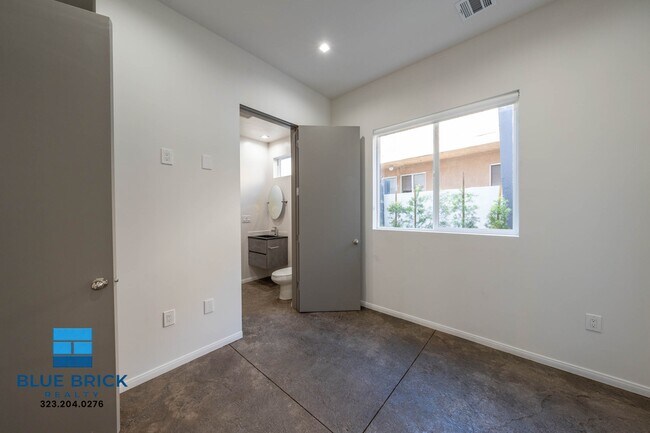 Building Photo - 5239-5241 Huntington Dr -