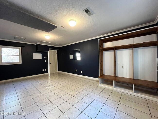 Building Photo - 7 Ash Ct