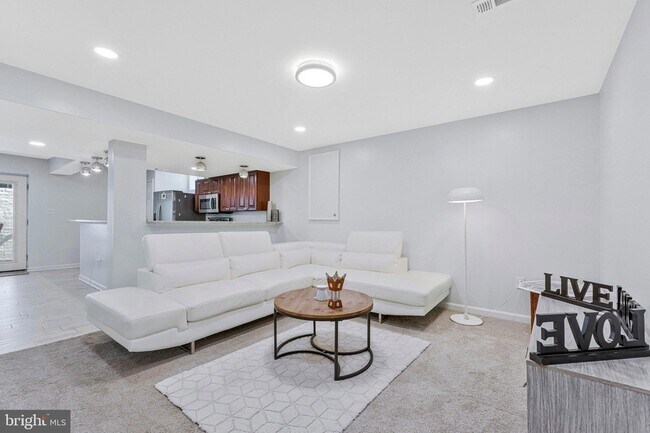 Building Photo - 43612 Winthrop Ct
