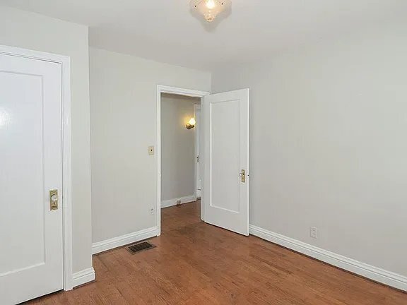 Building Photo - 115 Colonial Dr