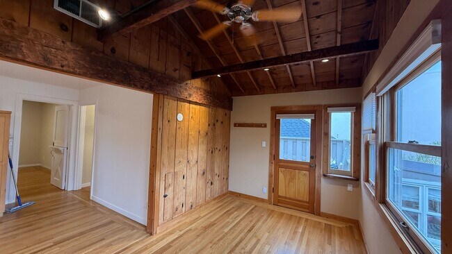 Building Photo - 4172 Howe St