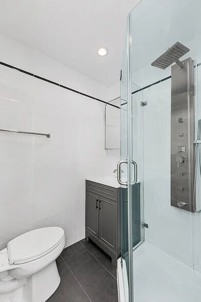 Building Photo - 404 W 22nd St