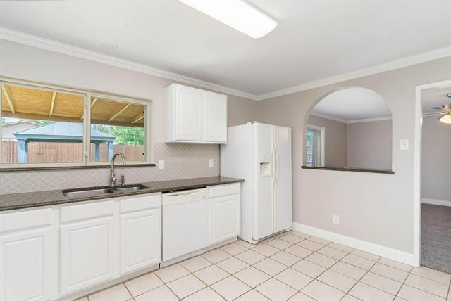 Building Photo - 2223 Lockwood Dr