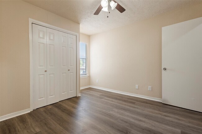 Building Photo - 5921 Arncliffe Dr