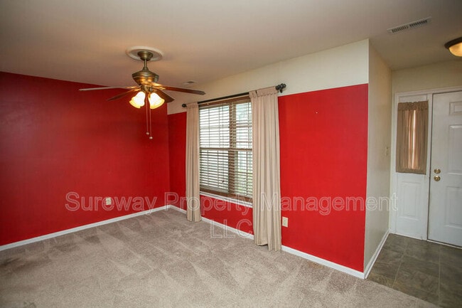 Building Photo - 315 Steeplechase Ct