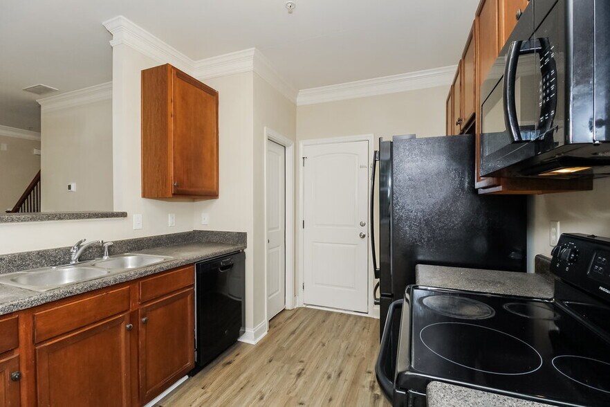 Building Photo - 210 Ranier Ct.