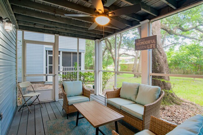 Building Photo - Lovely Ground-Floor Condo with Patio Near Airport