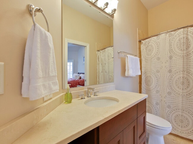 Building Photo - 7229 Roxbury Ct
