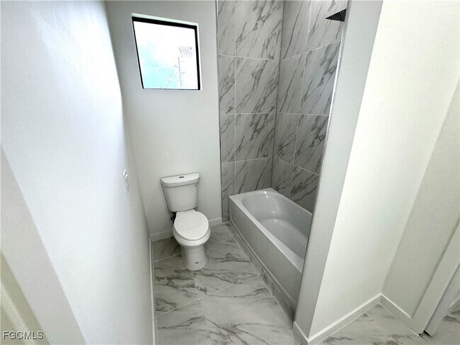 Building Photo - 1247 Kismet Pkwy W