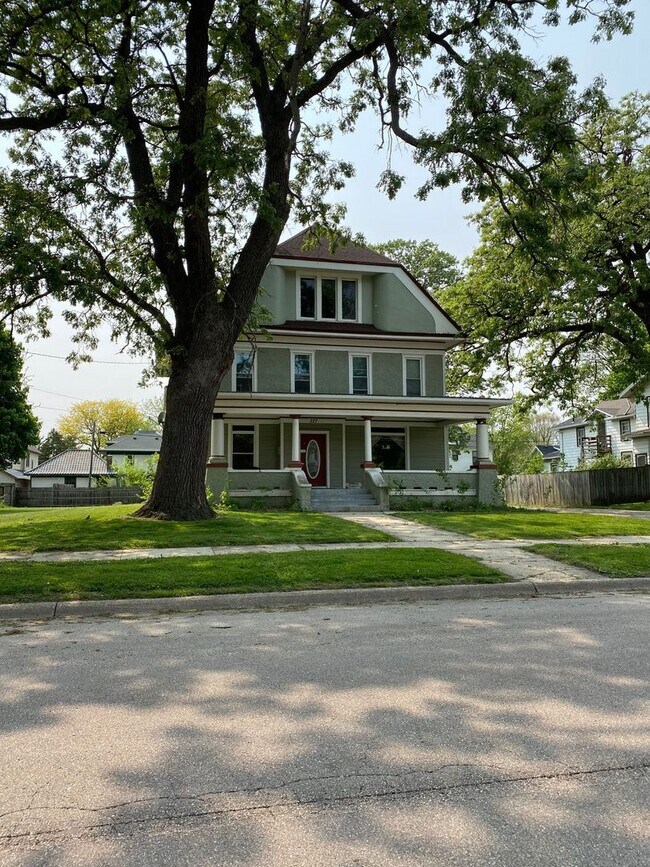 Primary Photo - 227 N Washington St