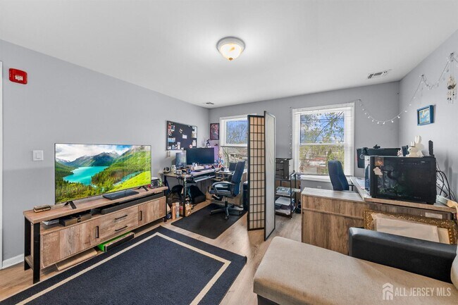 Building Photo - 816 King Georges Rd