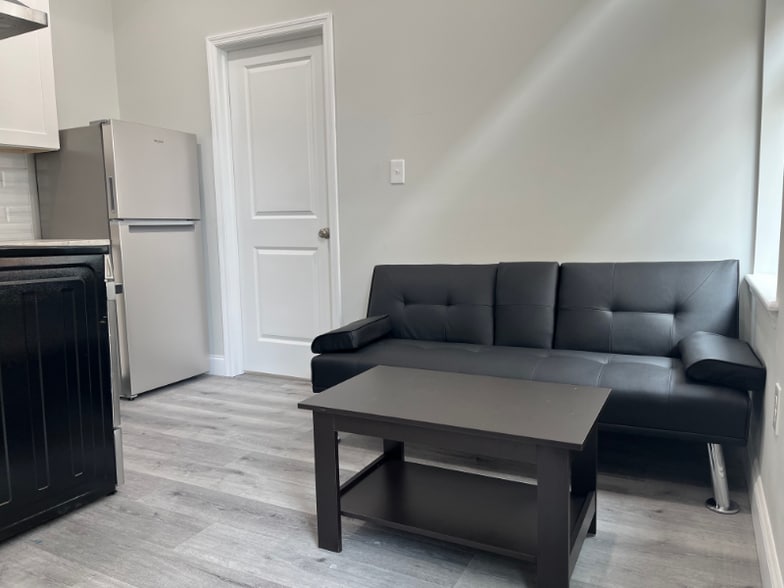 Building Photo - 106 S 42nd St