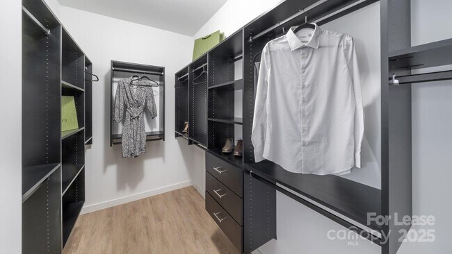 Building Photo - 4401 Barclay Downs Dr